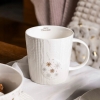 Kubek porcelanowy świateczny w sweterku Zimowy Blask 380 ml