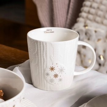Kubek porcelanowy świateczny w sweterku Zimowy Blask 380 ml